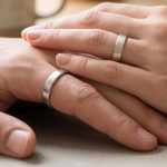 ペアリングは社会人になると恥ずかしい?恥ずかしさを乗り越えてつける方法