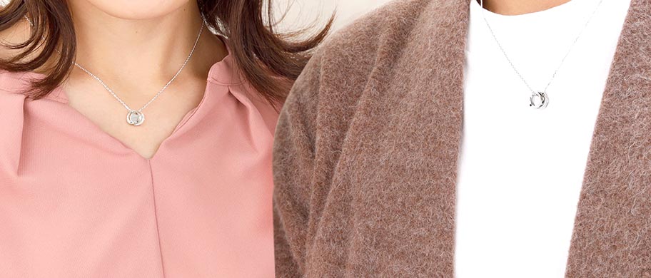 ペアネックレスに込められた意味とは?カップルにおすすめのデザインも紹介