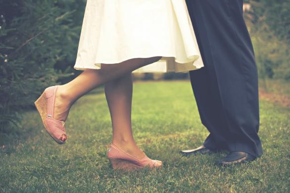 【結婚10周年】記念日ディナーで出会った頃を思い出す贈り物