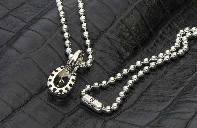 馬蹄からスカルが覗くインパクトのあるデザイン GS601BC