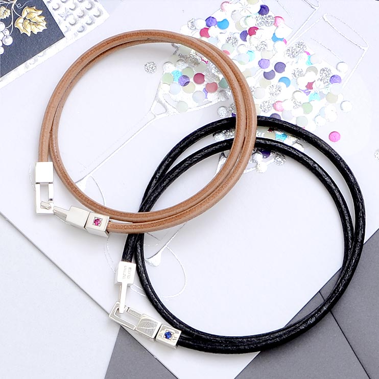 ロングヒットのレザーペアブレスに誕生石がセットできます