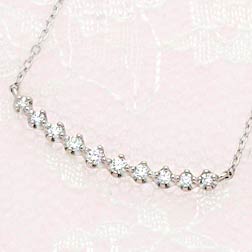 シンプルに着けやすい連なるフォルム