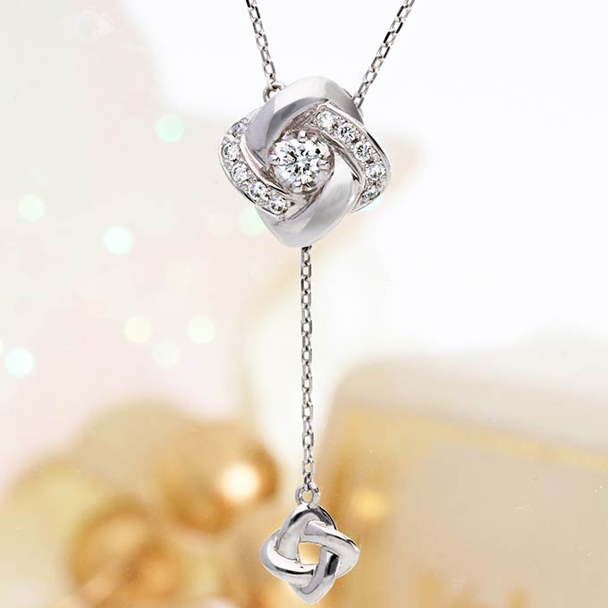 日本の匠ジュエリー フェミニンなフラワーモチーフ プラチナネックレス